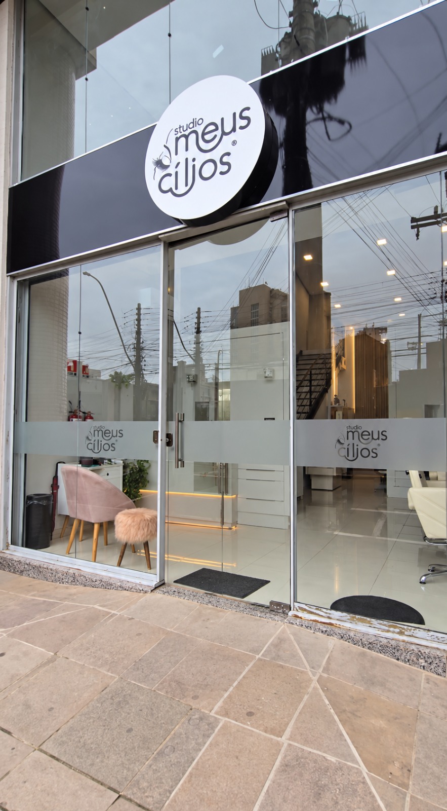 Fachada de uma unidade Studio Meus Cílios